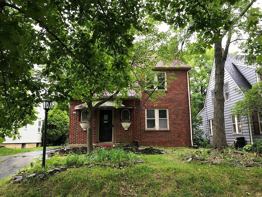 2nd image of 726 Montrose Ave