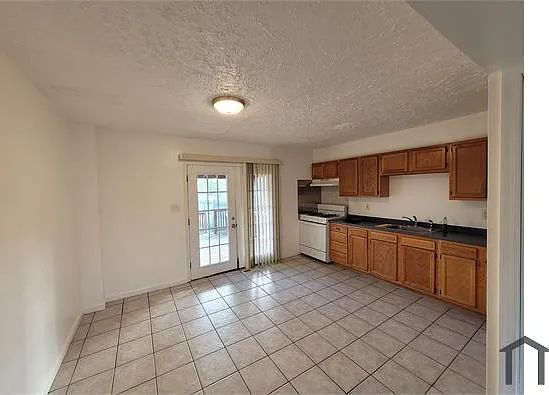 2 bed, 896 sqft, $1,650 — Photo 1