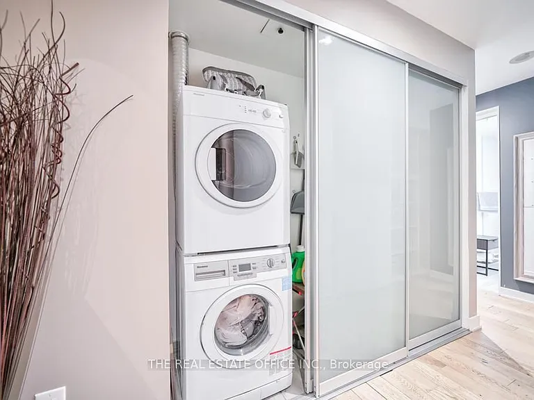 629 King St W #331 — Photo 17