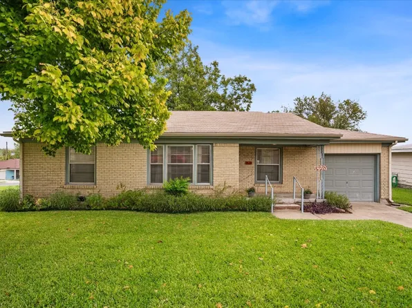 1628 Hillside Dr, River Oaks, TX 76114
