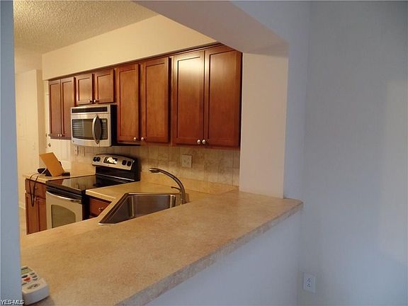 4th image of 240 Fox Hollow Dr APT 100