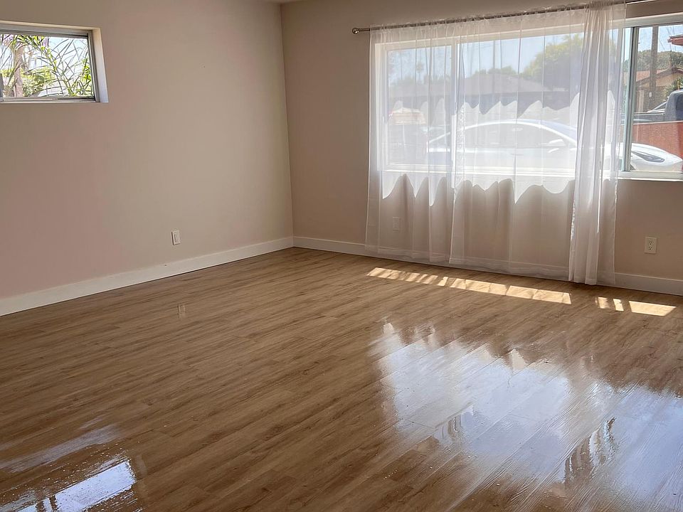 Large Living Room with lots of Light