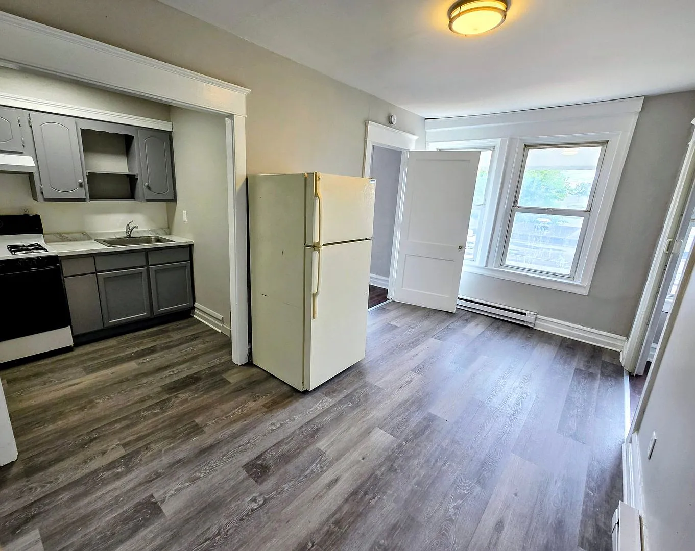 926-928 W. Walnut Street — Photo 2