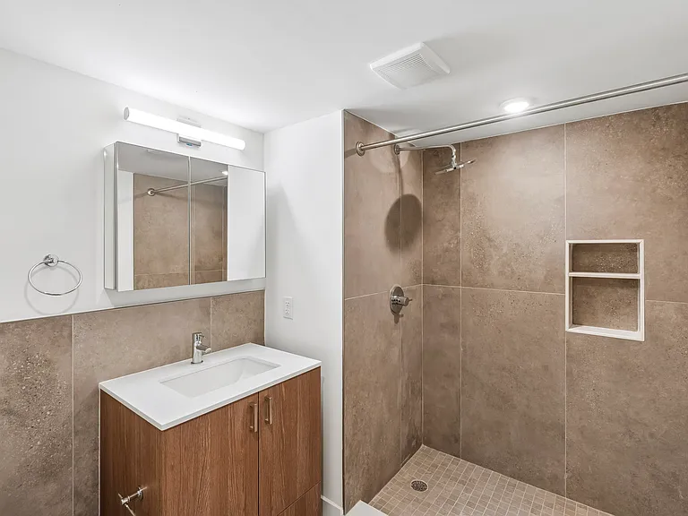 1813 N Howard St — Photo 13