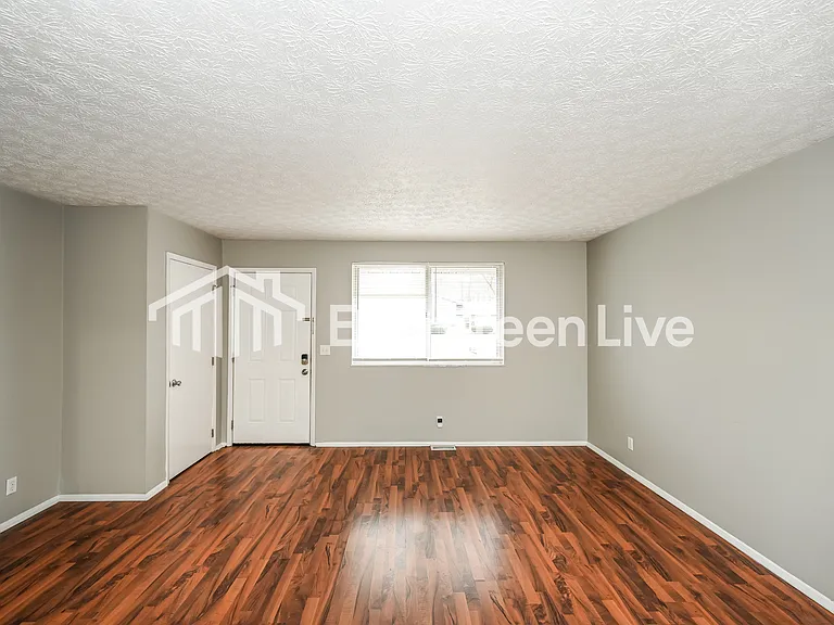 10226 Storm Dr — Photo 5