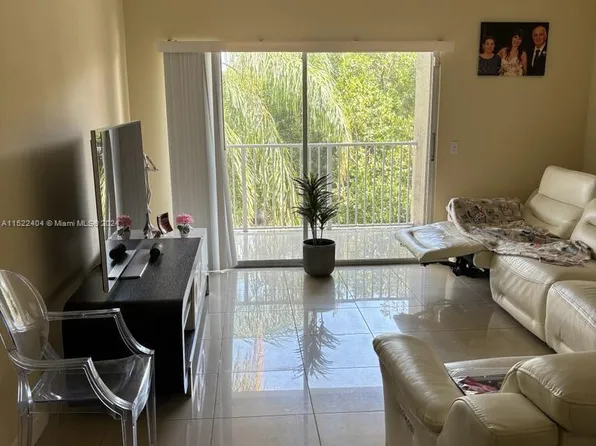 5055 Wiles Rd APT 301, Pompano Beach, FL 33073