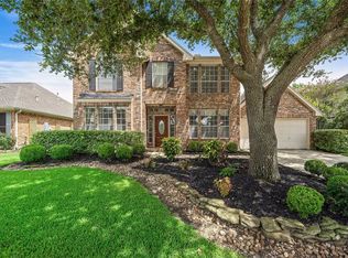 2401 Piney Woods Dr, Pearland, TX 77581