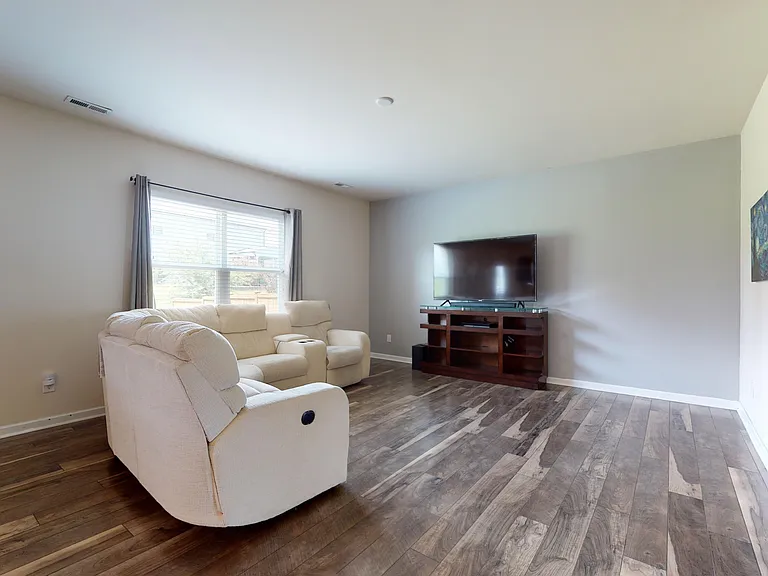 8032 Remington Heights Dr — Photo 11