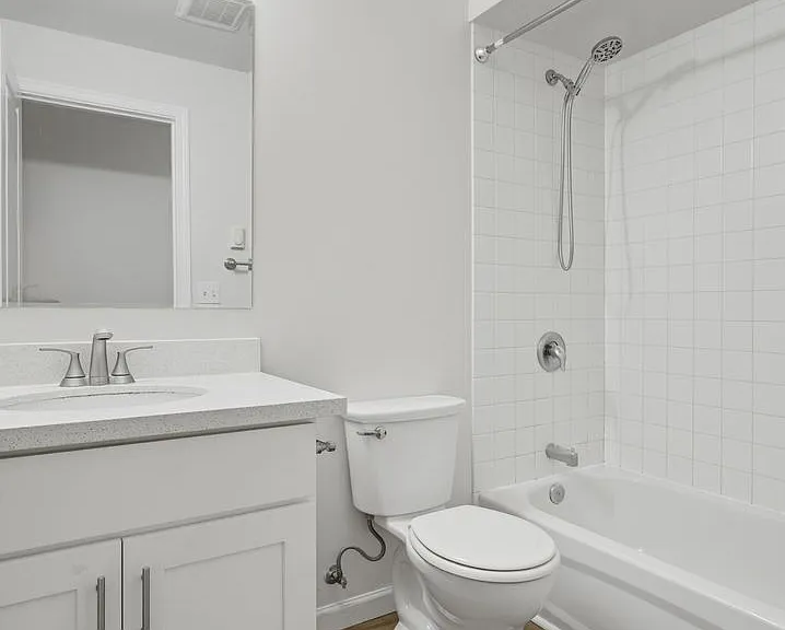 Green Acres Apartments — Photo 20