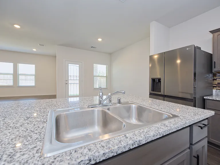 6225 Bracken Dr — Photo 4