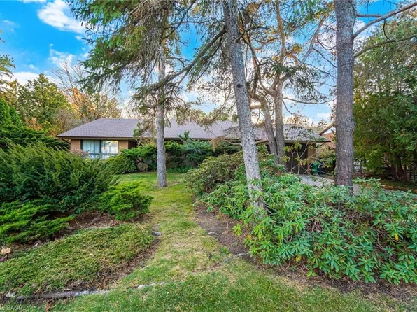 2264 Courrier Ln, Mississauga, ON L5C 1V2