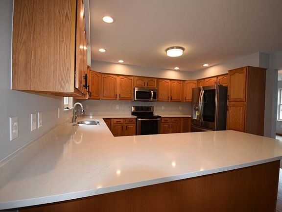 3rd image of 253 Tudor Dr