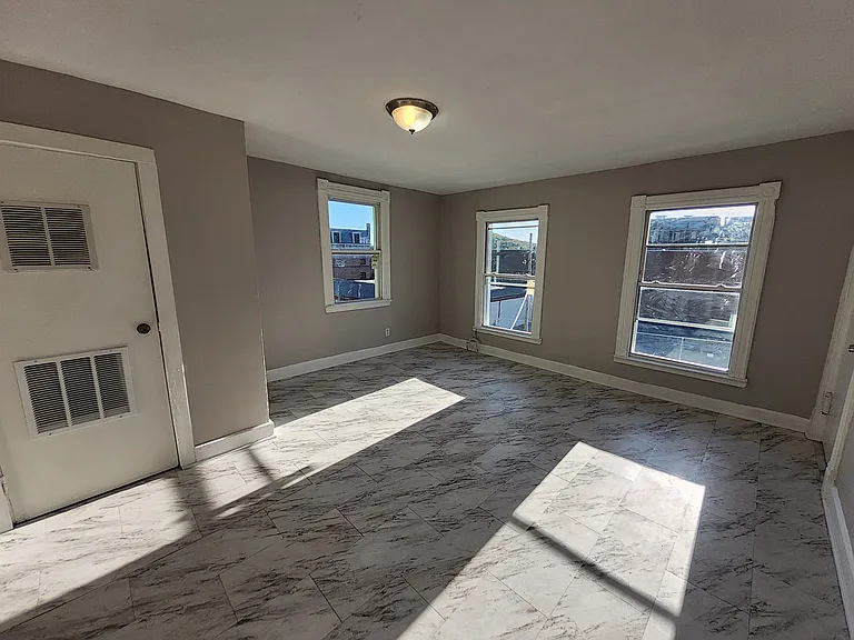 59 Van Ness St #1 — Photo 2