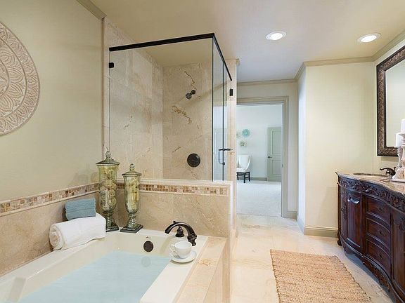 3rd image of 2801 Wexford Dr APT 702