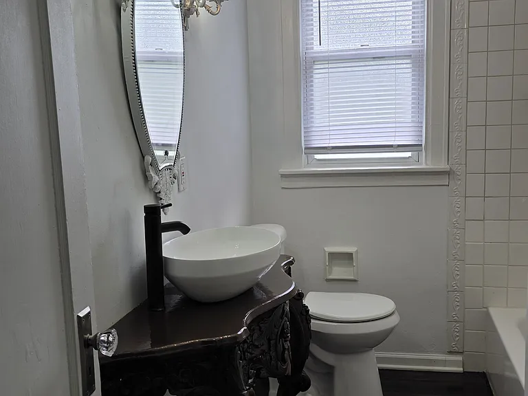 868 Larkin Ave — Photo 8