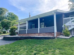 160 Valleydale Dr, Mount Airy, NC 27030