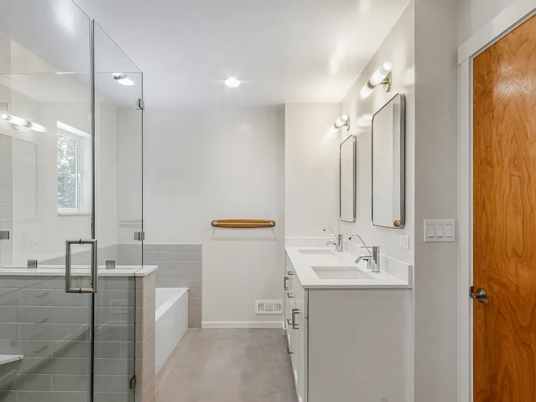 21017 SE 82nd St — Photo 22