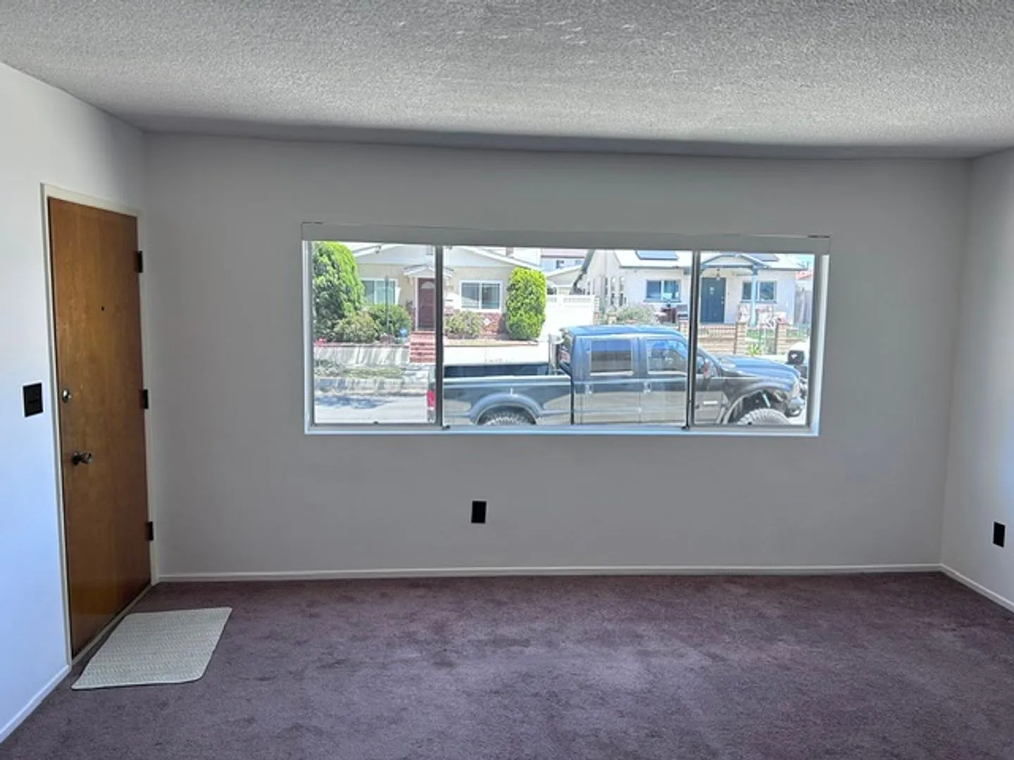 1102w — Photo 2
