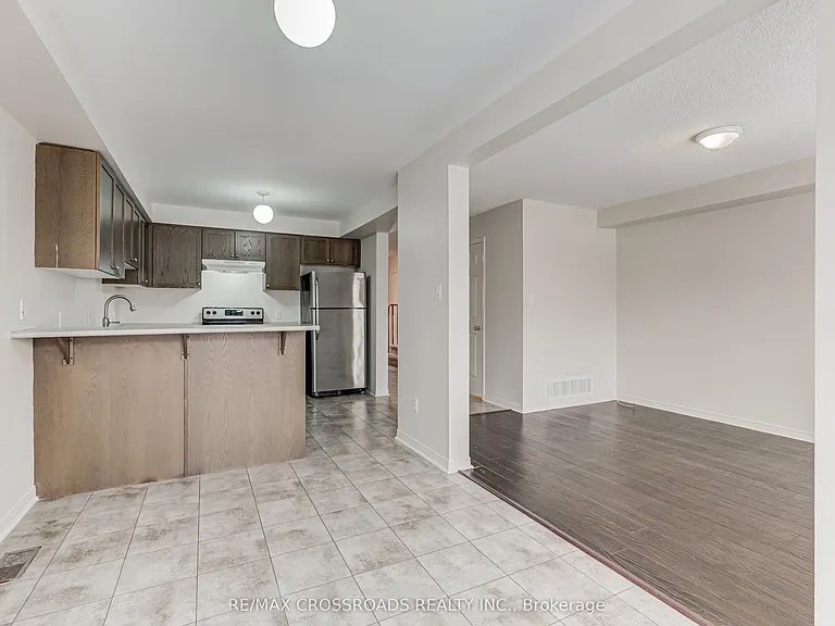 1147 Ormond Dr — Photo 8