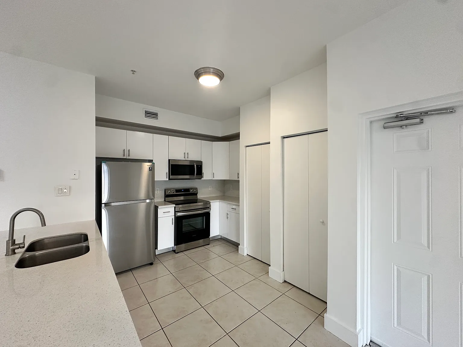 2 bed, 969 sqft, $2,550 — Photo 4