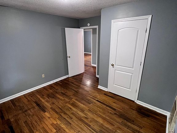 3rd image of 379 Navy Dr