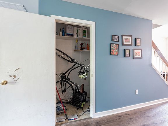 3rd image of 3163 Hawthorne Dr NE #3163