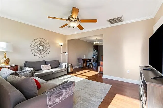2 bed, 1.5 bath, 1000 sqft, $1,700 — Photo 3
