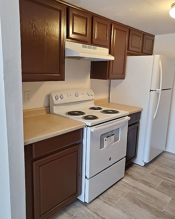 2nd image of 4057 Holly Cove Dr