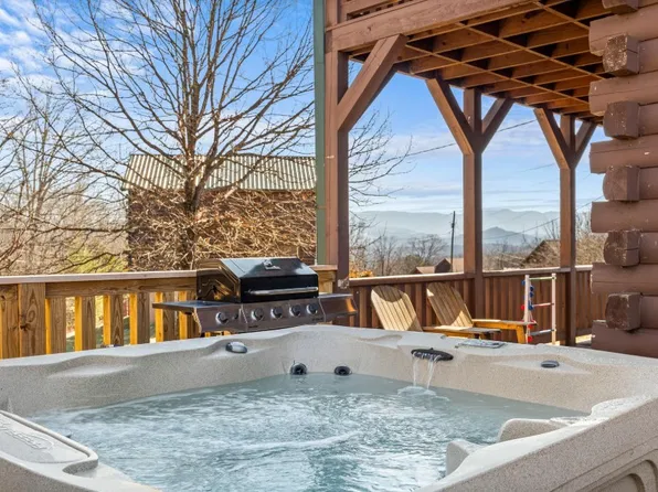 2039 Oakmont Dr, Sevierville, TN 37876