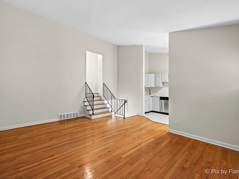 327 E Lake St — Photo 4