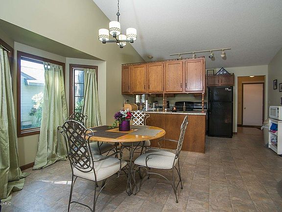 5th image of 1263 Creekview Dr