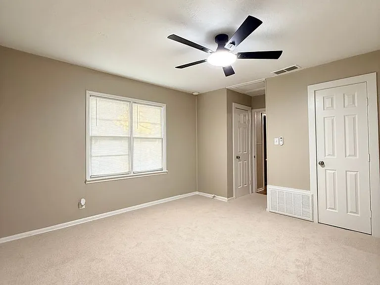 3200 Avenue R — Photo 13