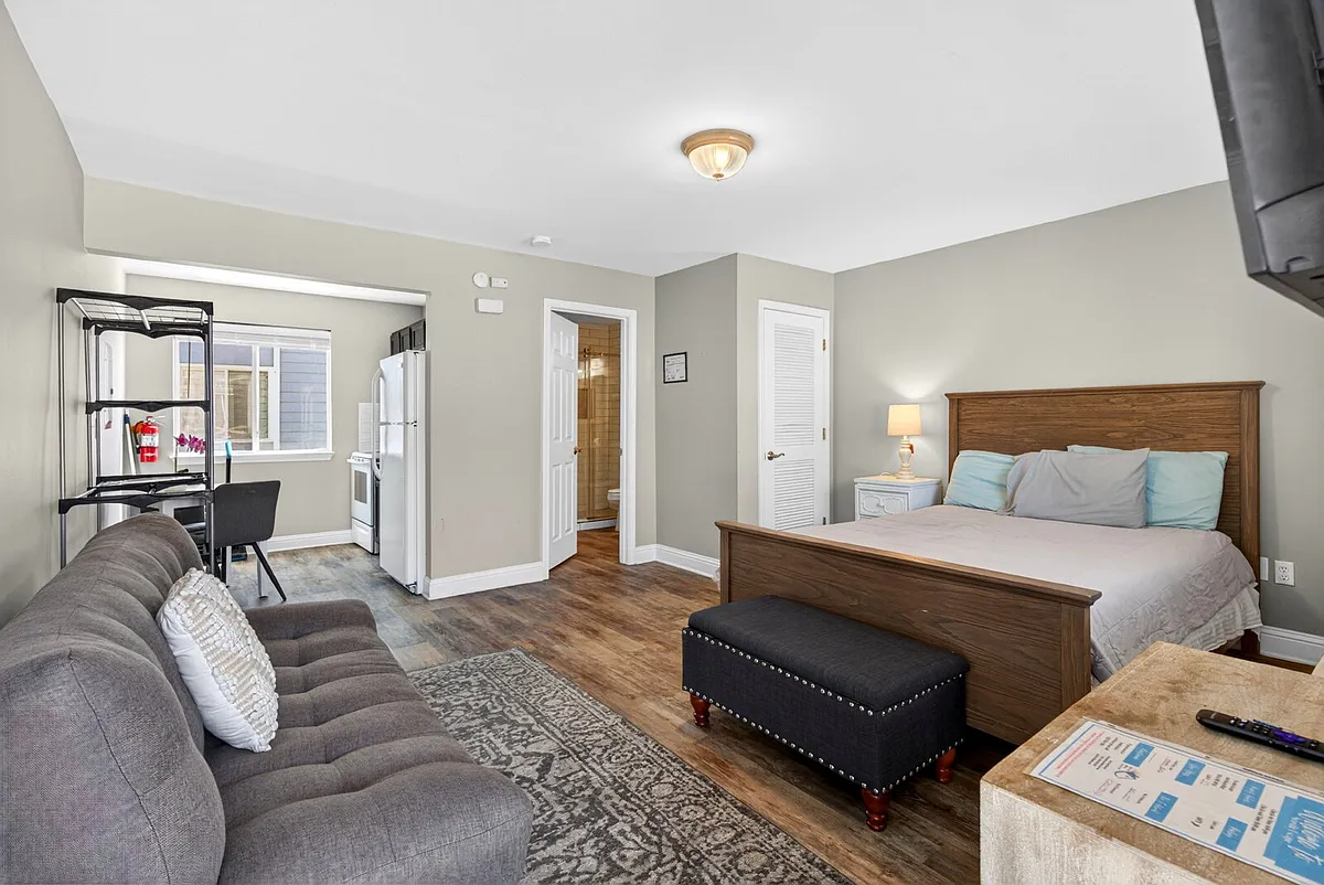 Building Photo - 1664 Beach Blvd #37