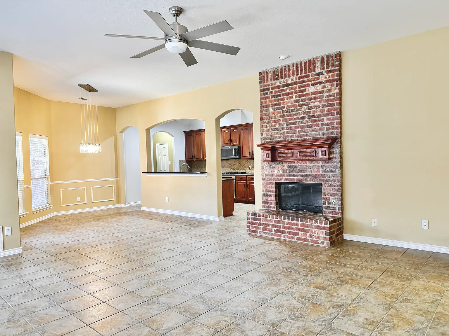 3 bed, 1785 sqft, $2,500 — Photo 3