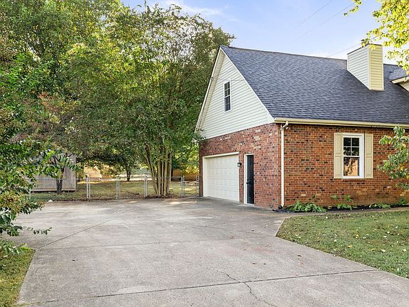2nd image of 1113 Oak Dr