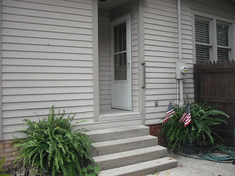 719 E High St — Photo 8