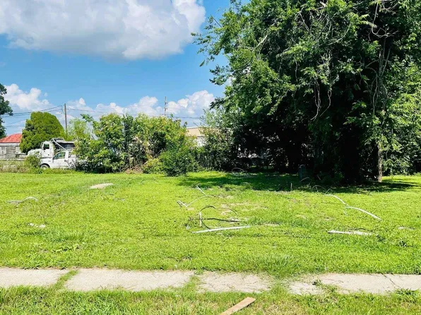 Saint Vincent St, Donaldsonville, LA 70346