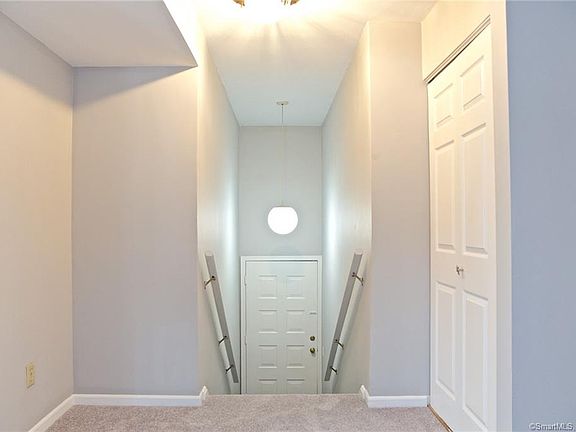 3rd image of 152 Rowayton Woods Dr Unit 152