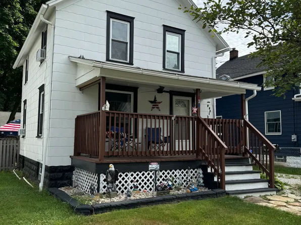 639 Broadway St E, Cuyahoga Falls, OH 44221