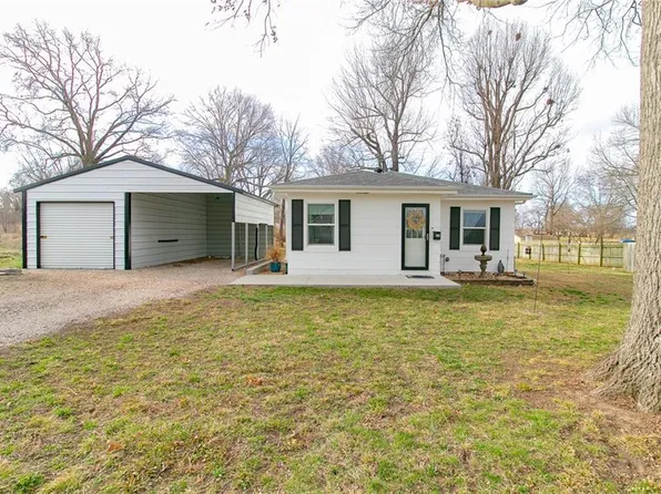 303 W 11th St, Holden, MO 64040