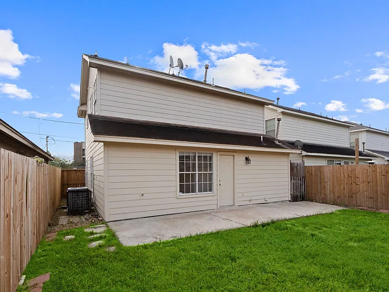 2106 Nettleton St — Photo 1
