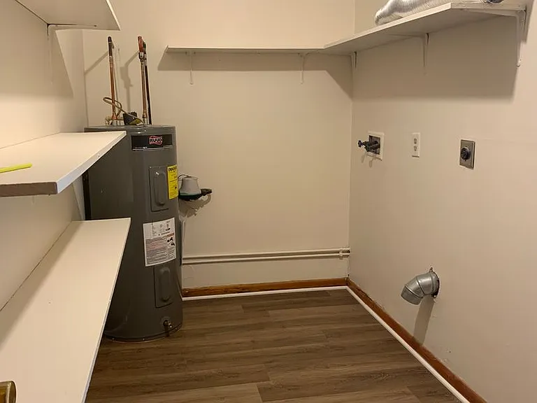 101 Sunset Ave — Photo 4