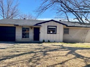 717 SW Sunset Ln, Burleson, TX 76028