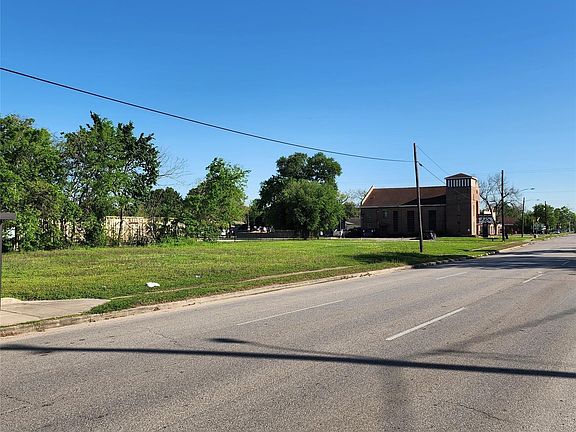 3rd image of 2400 Lockwood Dr