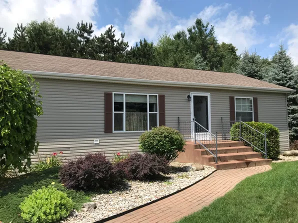 1411 Westwind Ln, Fremont, MI 49412