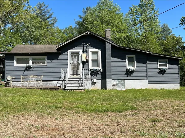 1715 N Powerhouse Rd, Morganton, NC 28655