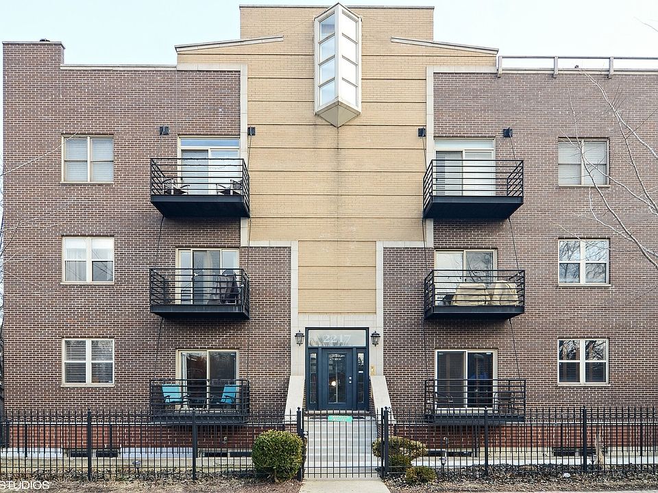 1st image of 2217 N Oakley Ave APT 1S