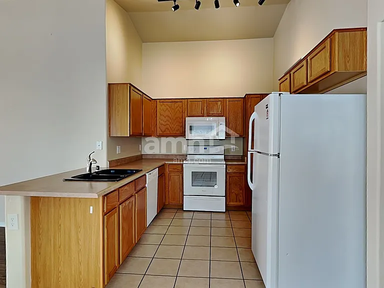 16660 W Cottonwood St — Photo 3