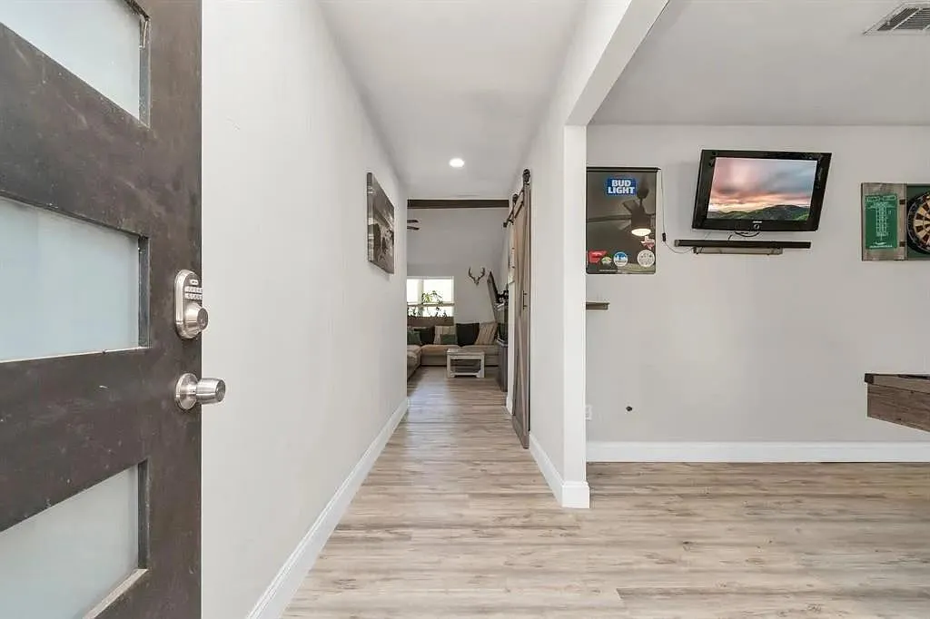3 bed, 2.0 bath, 1644 sqft, $2,200 — Photo 3