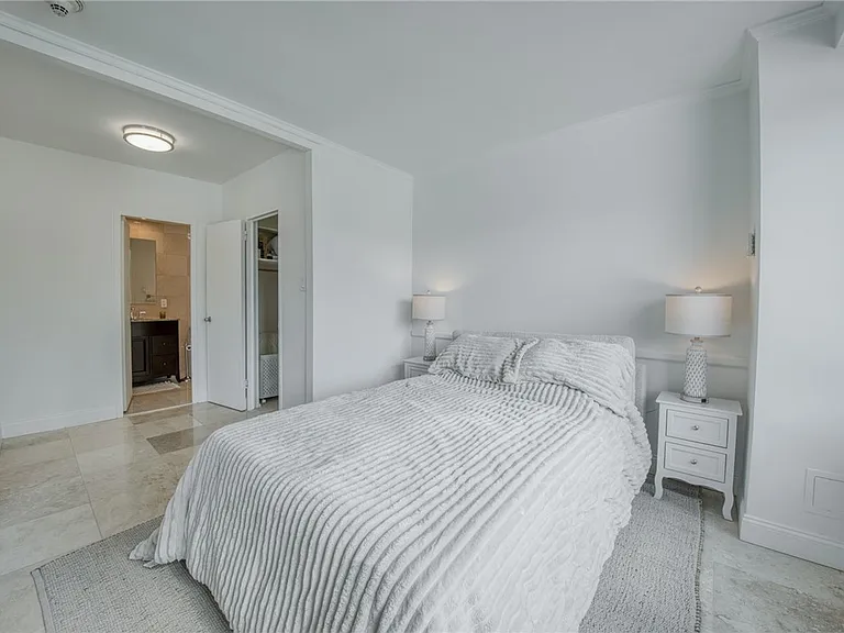 320 Fort Duquesne Blvd #10B — Photo 12